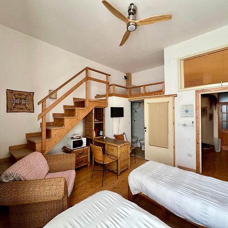 B&B Le Finestre Su Via Cavour Sassari Ruang foto