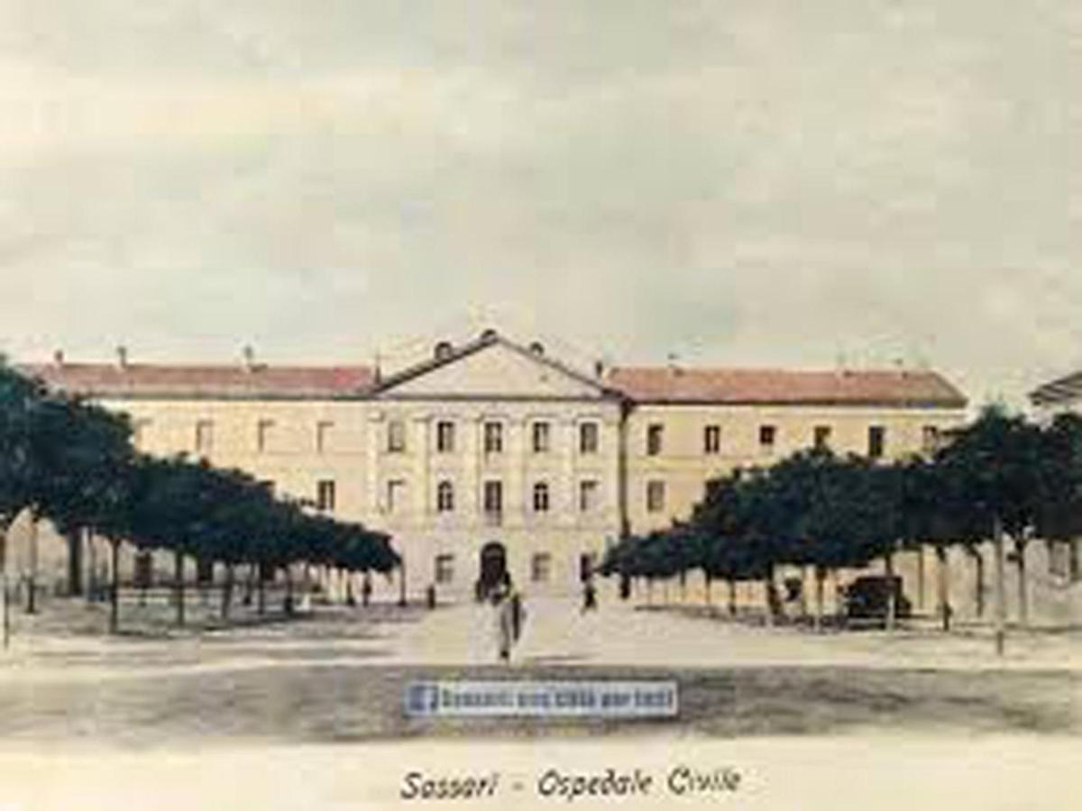 B&B Le Finestre Su Via Cavour Sassari Bagian luar foto