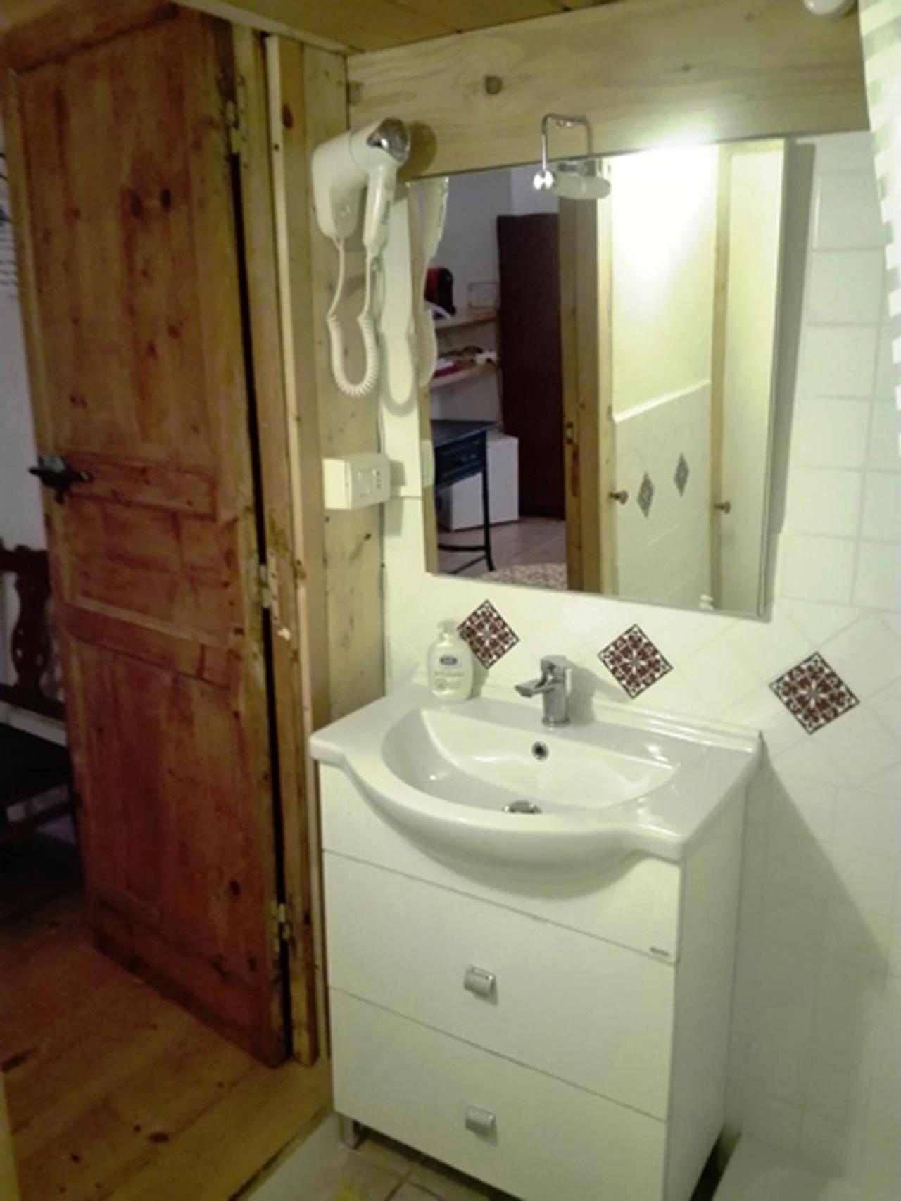 B&B Le Finestre Su Via Cavour Sassari Ruang foto