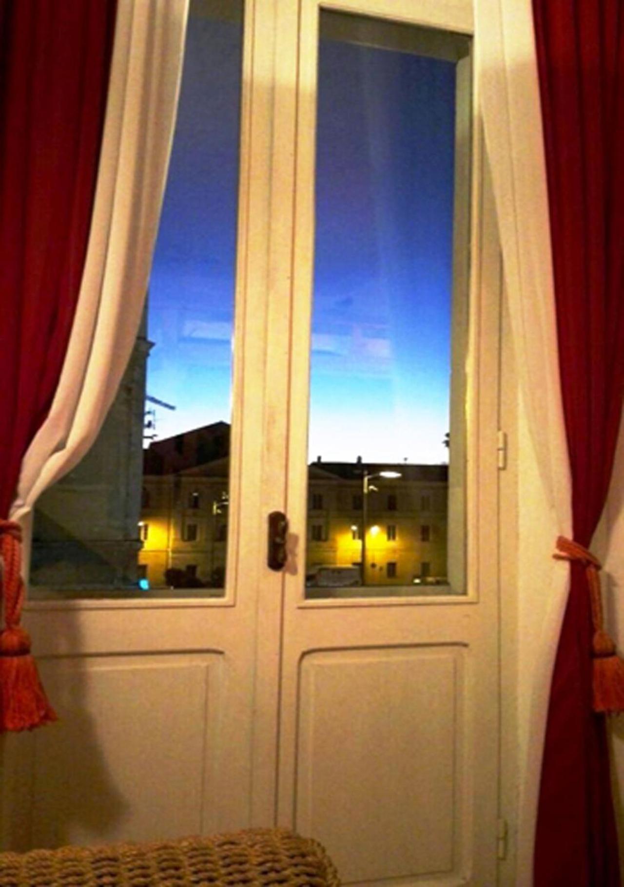B&B Le Finestre Su Via Cavour Sassari Ruang foto
