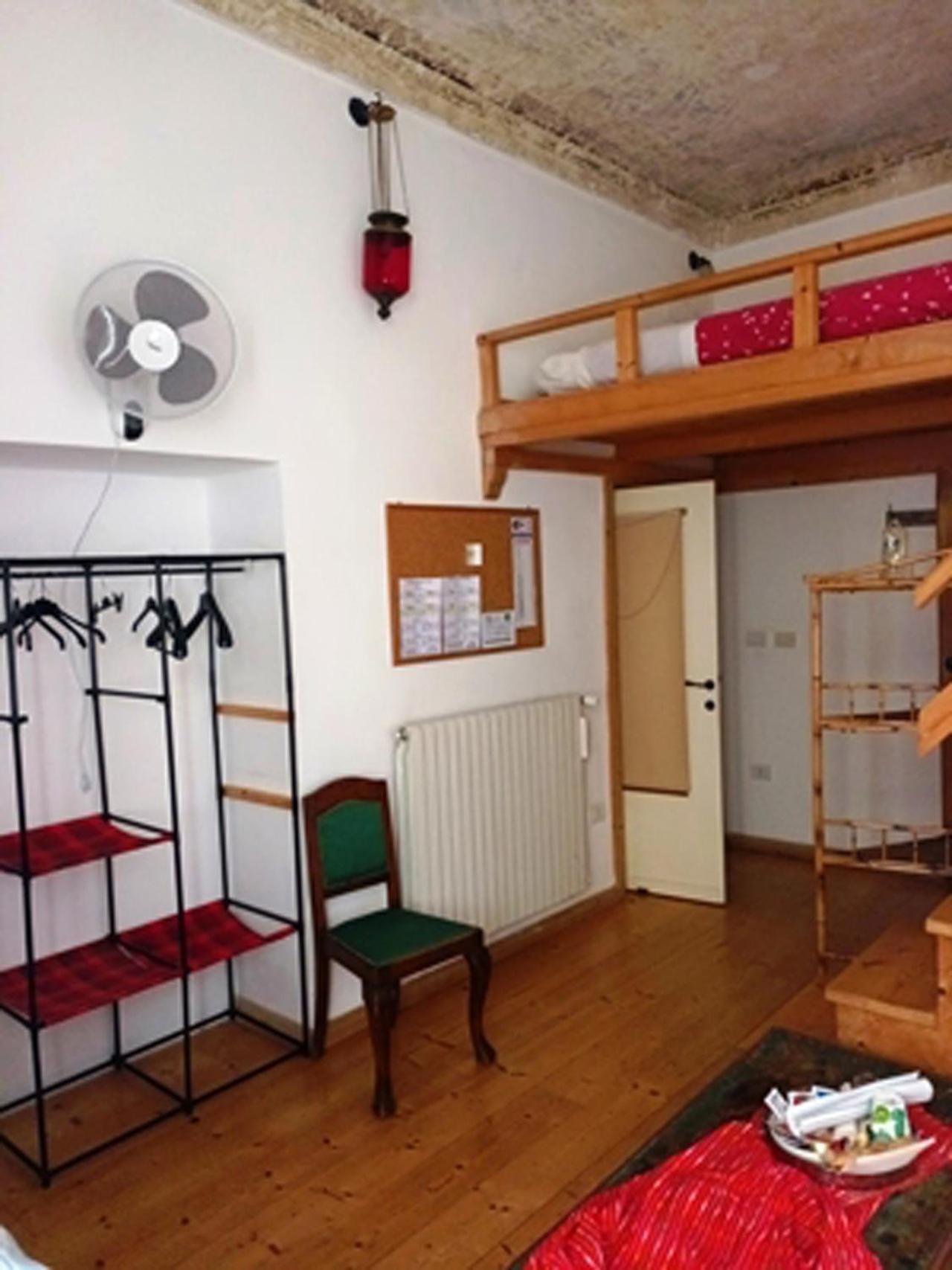B&B Le Finestre Su Via Cavour Sassari Ruang foto