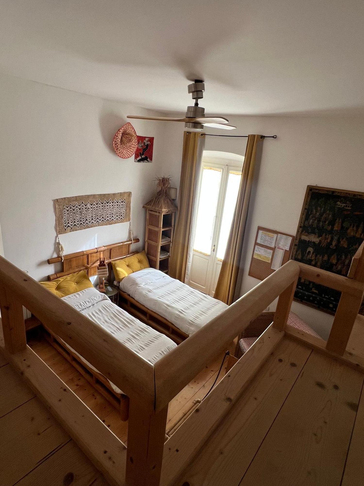 B&B Le Finestre Su Via Cavour Sassari Ruang foto