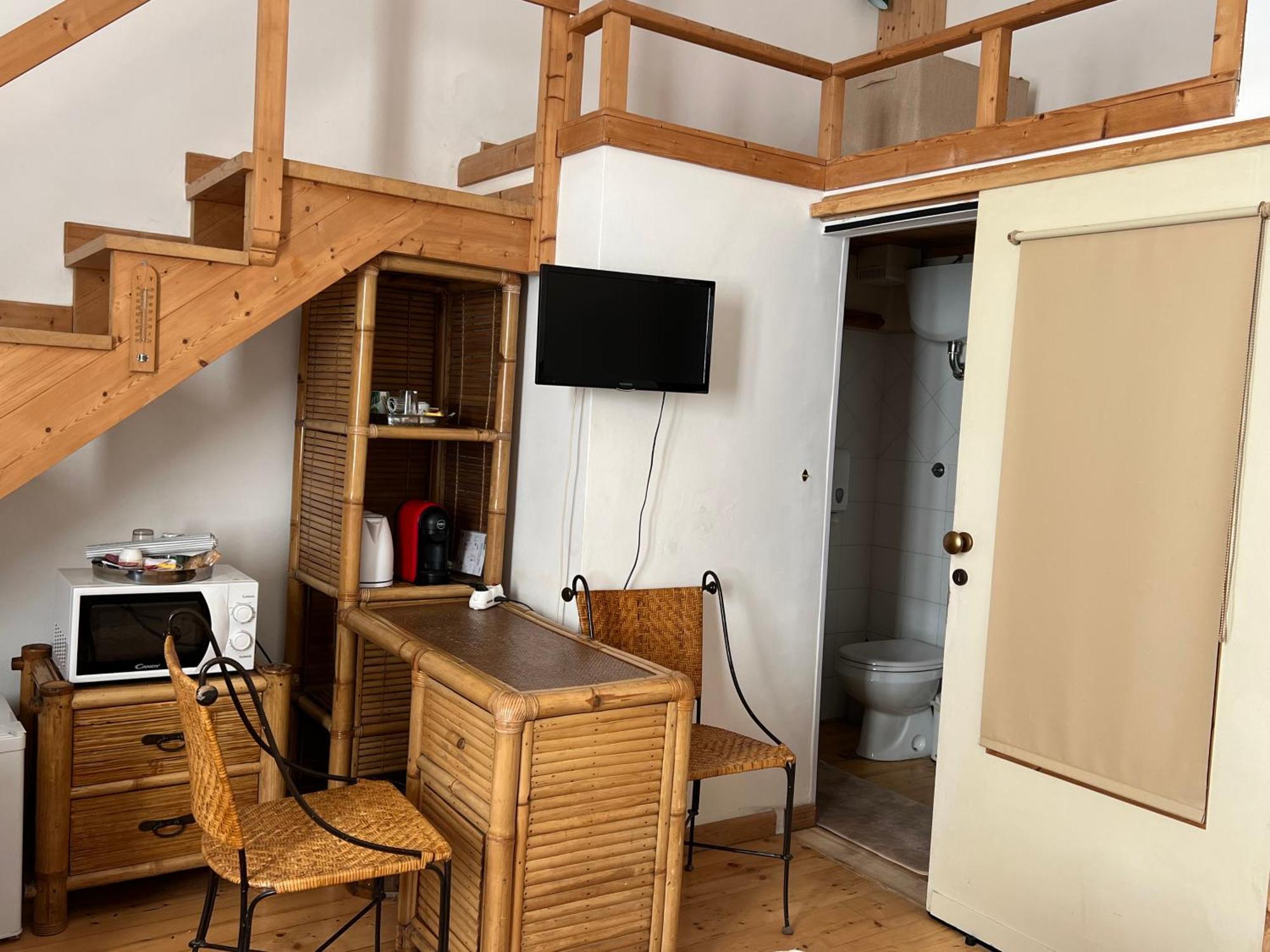B&B Le Finestre Su Via Cavour Sassari Ruang foto