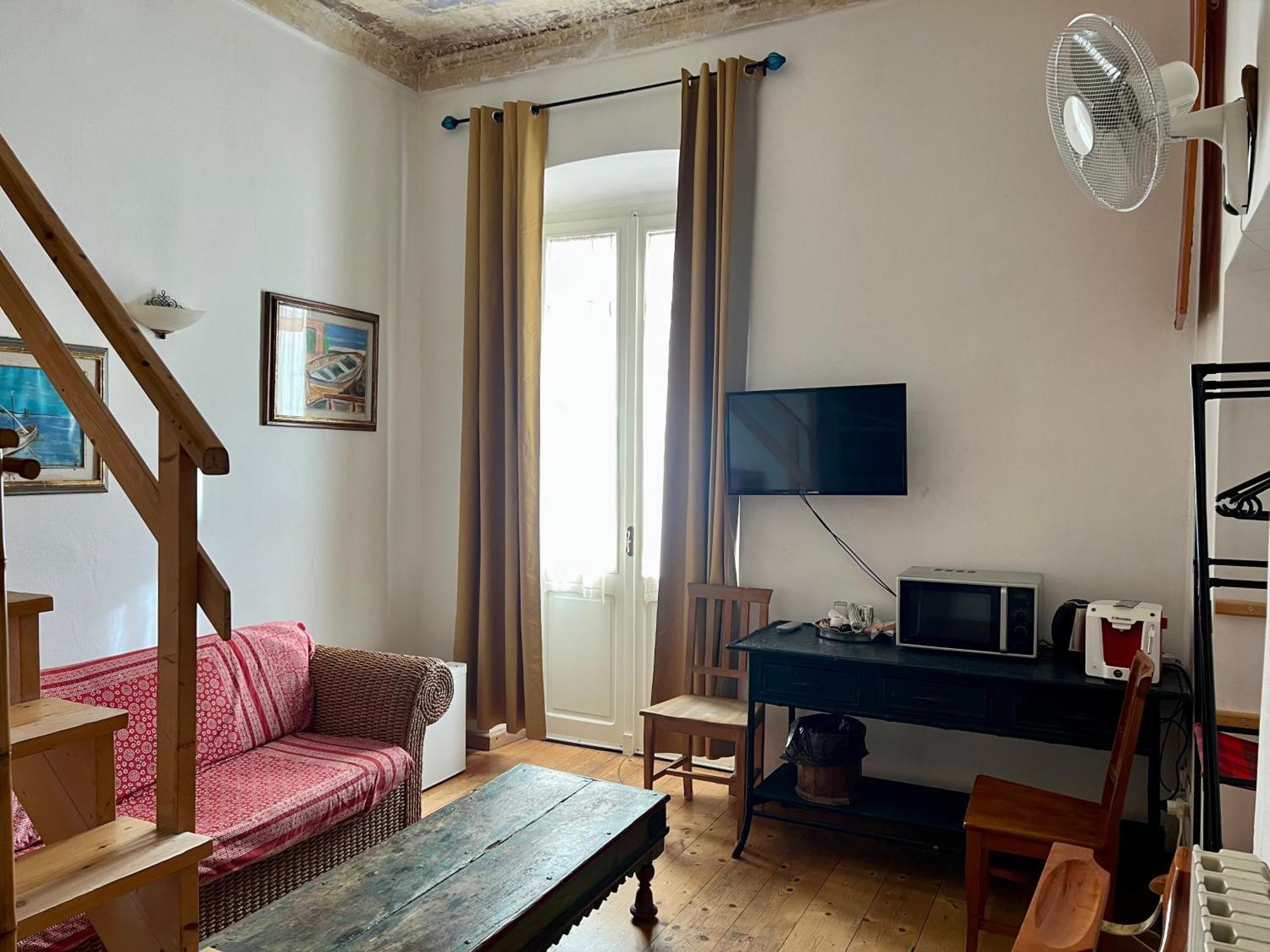 B&B Le Finestre Su Via Cavour Sassari Ruang foto